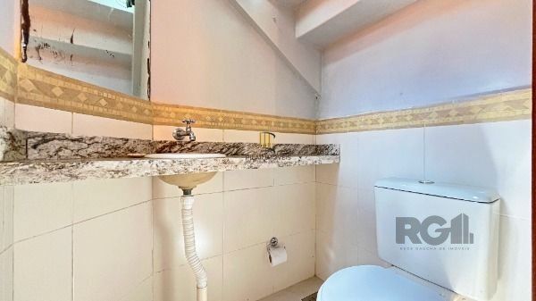 Casa para Venda - 144m², 2 dormitórios, 2 vagas - Lomba do Pinheiro