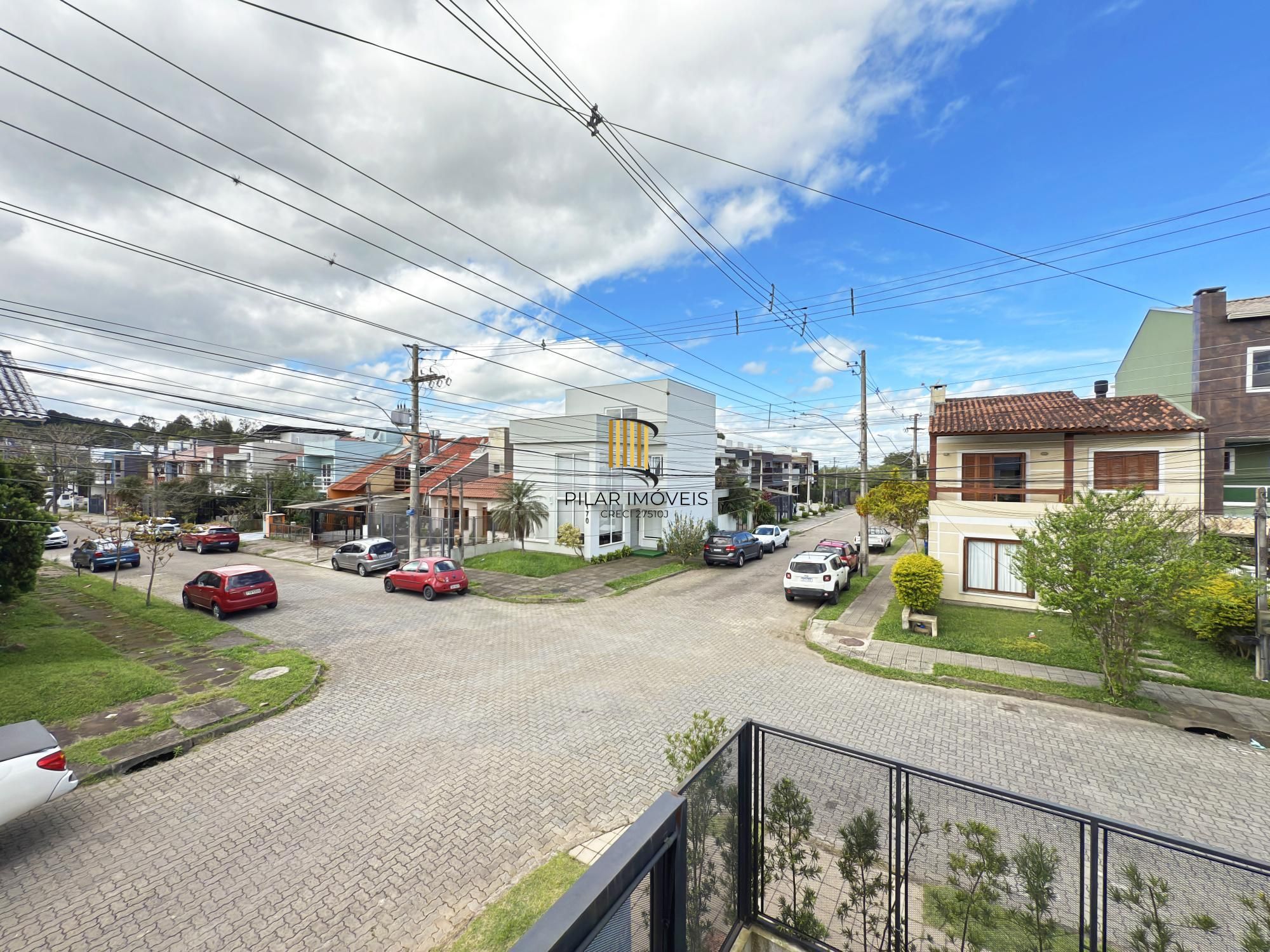 Casa em Porto Alegre, no bairro Hípica, com 4 dormitório(s), à venda.