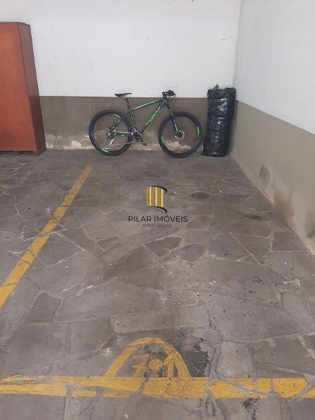 Cobertura em Porto Alegre, no bairro Petrópolis, com 3 dormitório(s), e 3 banheiros, à venda.