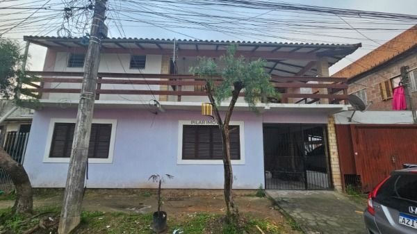 Casa em Porto Alegre, no bairro Hípica, à venda.