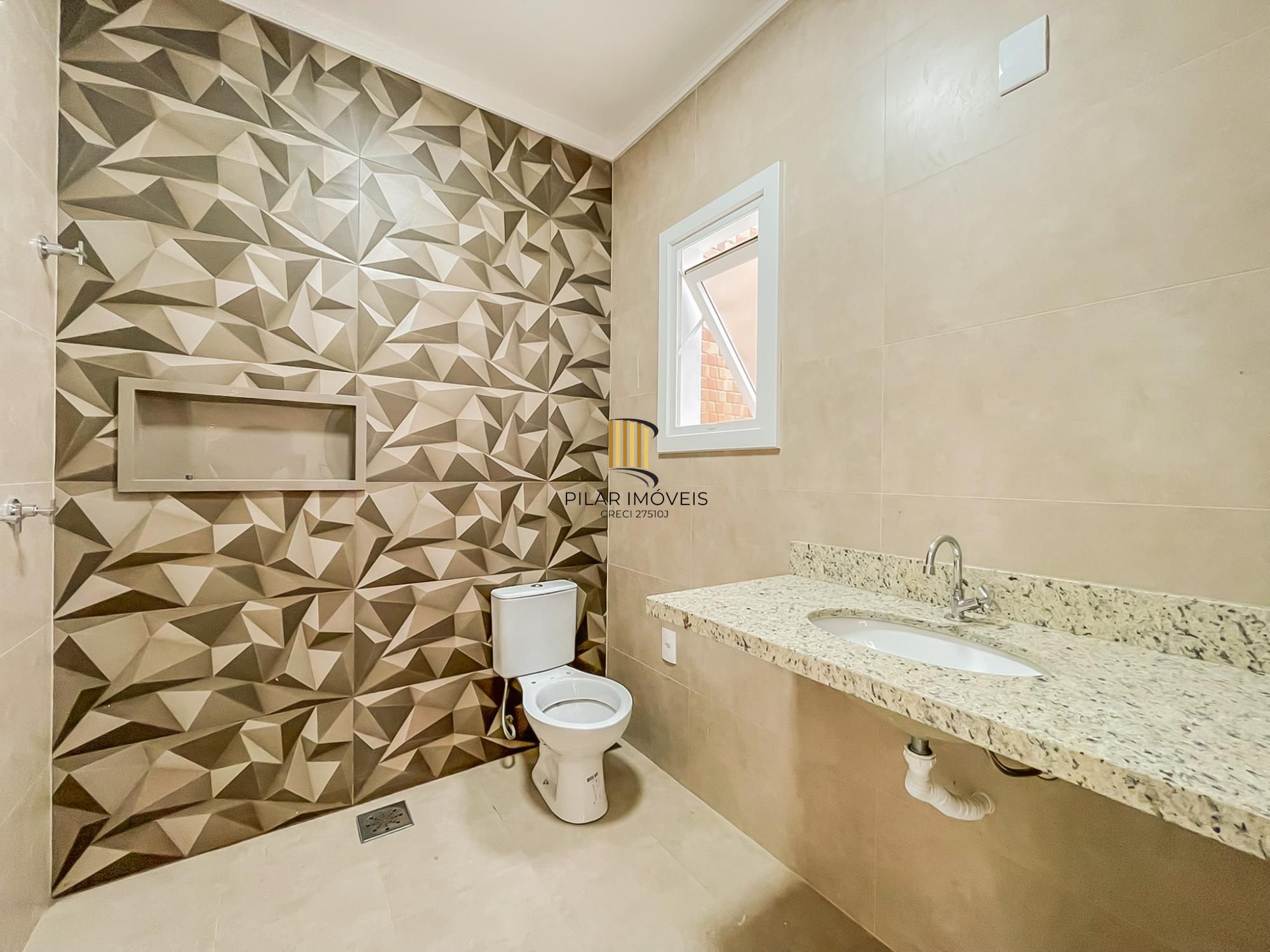 Casa ampla com piscina e suíte diferenciada em condomínio no Lagos de Ipanema zona Sul de Porto Alegre !