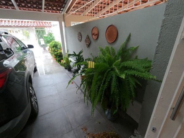 Sobrado em Porto Alegre, no bairro Hípica, com 3 dormitório(s), e 3 banheiros, à venda.