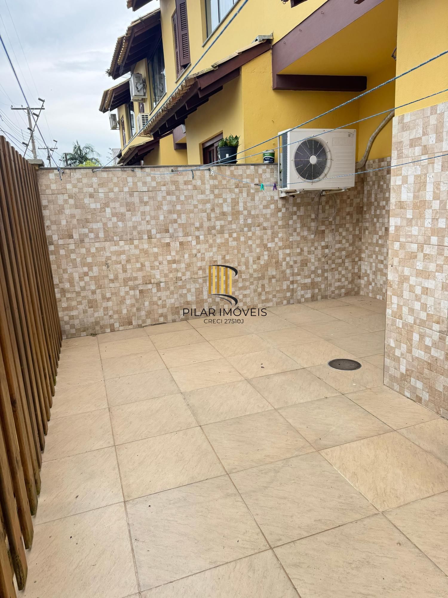 No bairro Serraria, casa em condomínio com 3 dormitórios