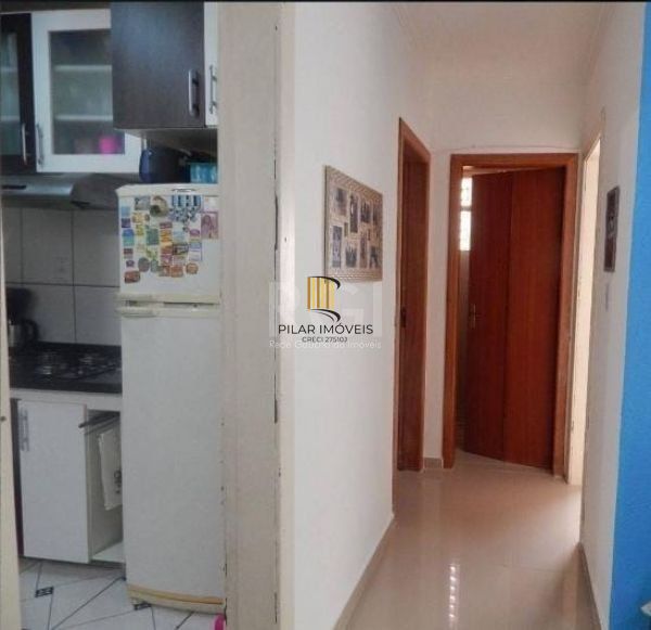 Apartamento em Porto Alegre, no bairro Cristal, com 2 dormitório(s), e 2 banheiros, à venda.