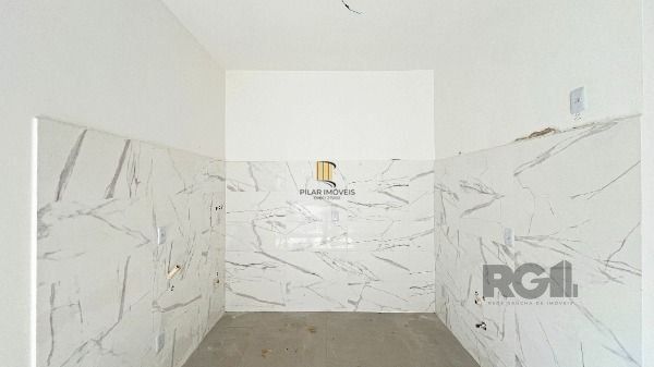 Casa Condominio em Porto Alegre, no bairro Nonoai, com 2 dormitório(s), e 2 banheiros, à venda.