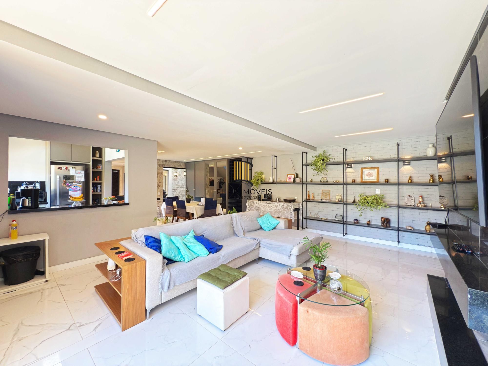 Em busca de uma casa espaçosa e cheia de comodidades no bairro Hípica