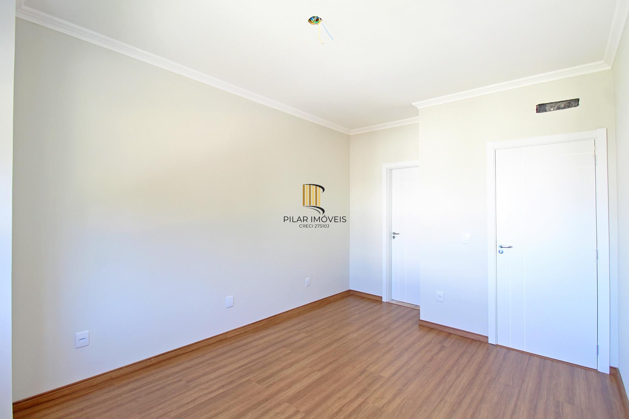 Casa em Porto Alegre, no bairro Hípica, com 3 dormitório(s), e 3 banheiros, à venda.