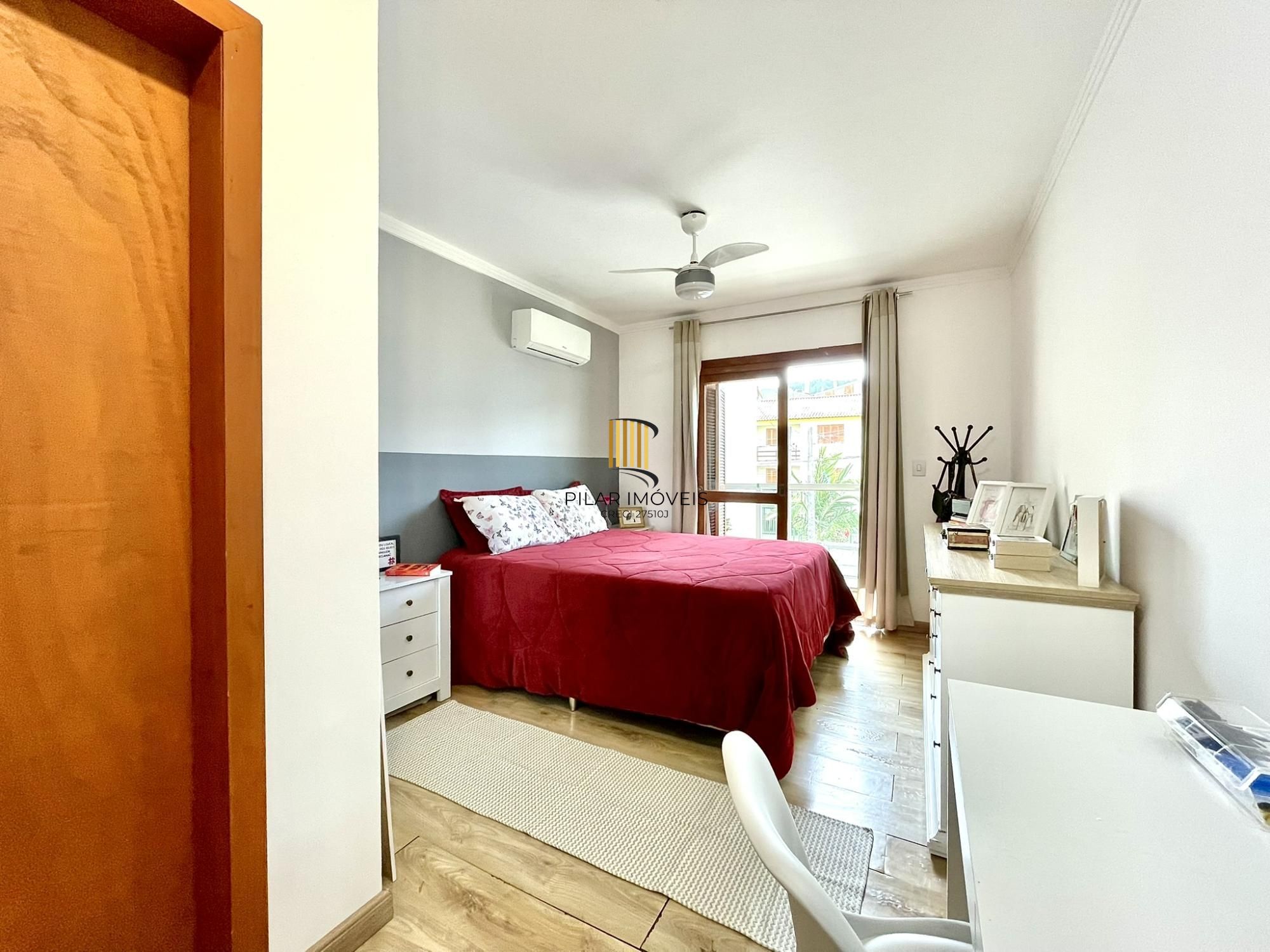 Casa 2 dormitórios no bairro Hípica