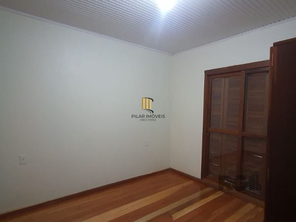 Casa em Porto Alegre, no bairro Vila Nova, com 4 dormitório(s), e 4 banheiros, à venda.