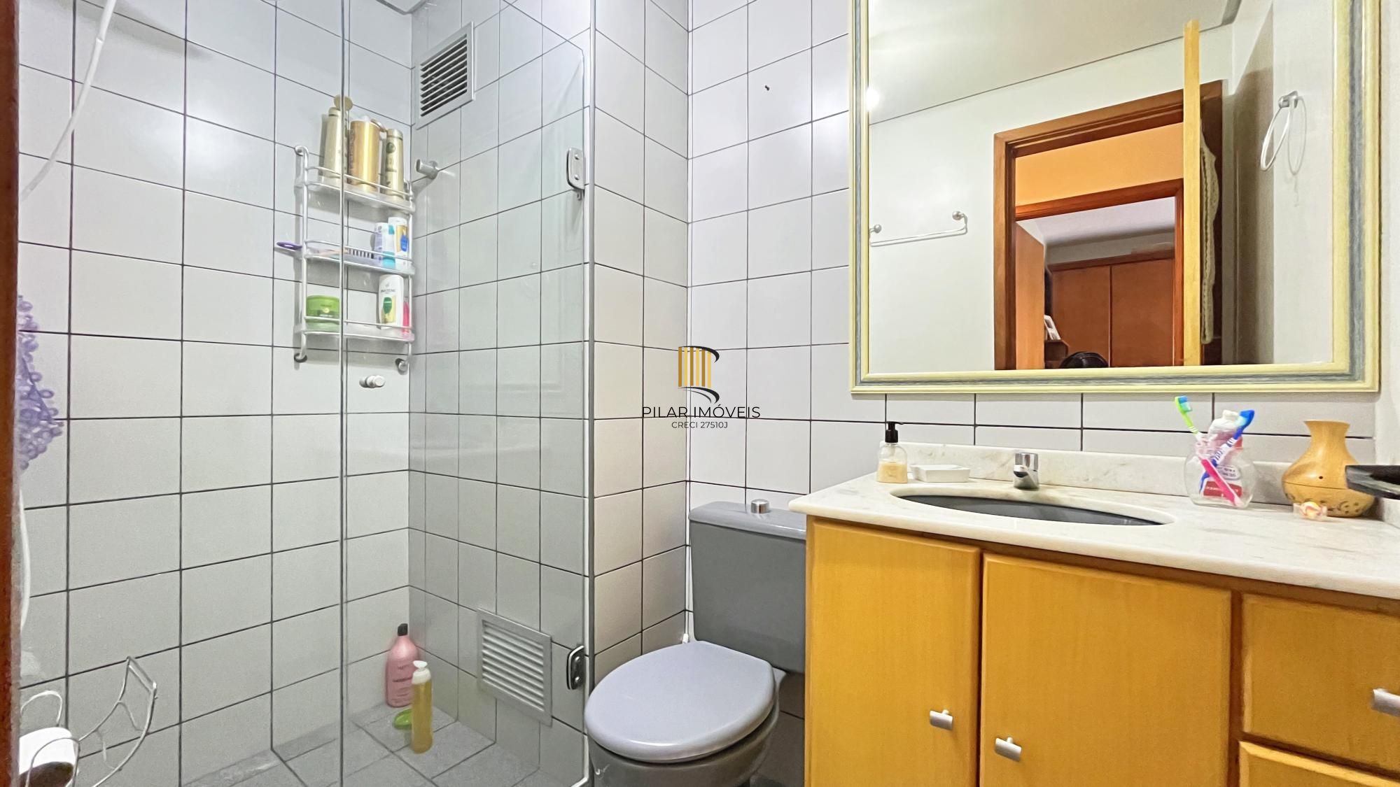 Apartamento 2D, sacada com churrasqueira, elevador e box escriturado