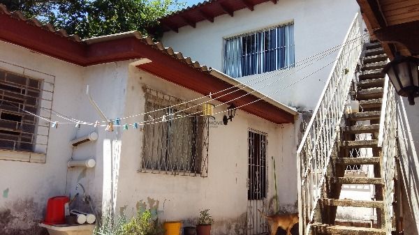 Casa para Venda - 128m², 2 dormitórios, 6 vagas - Medianeira