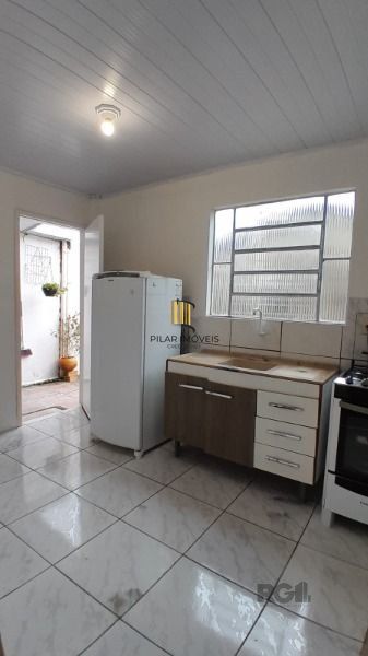 Casa em Porto Alegre, no bairro Restinga, com 2 dormitório(s), e 2 banheiros, à venda.