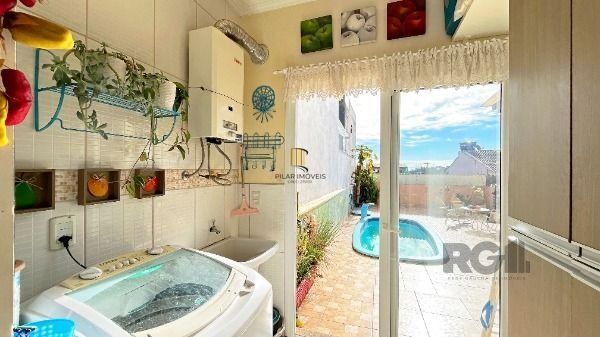 Casa Condominio em Porto Alegre, no bairro Vila Nova, com 3 dormitório(s), e 3 banheiros, à venda.