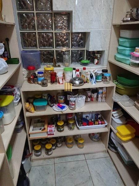 Casa em Porto Alegre, no bairro Espirito Santo, com 4 dormitório(s), e 4 banheiros, à venda.