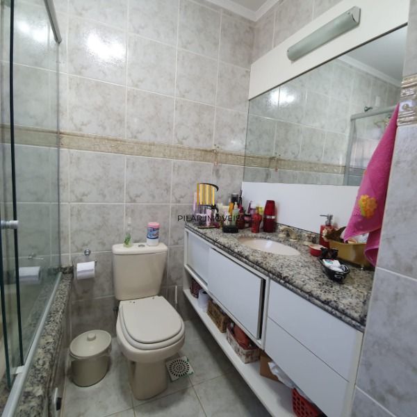 Casa para Venda - 185m², 3 dormitórios, sendo 1 suites, 2 vagas - Bahamas