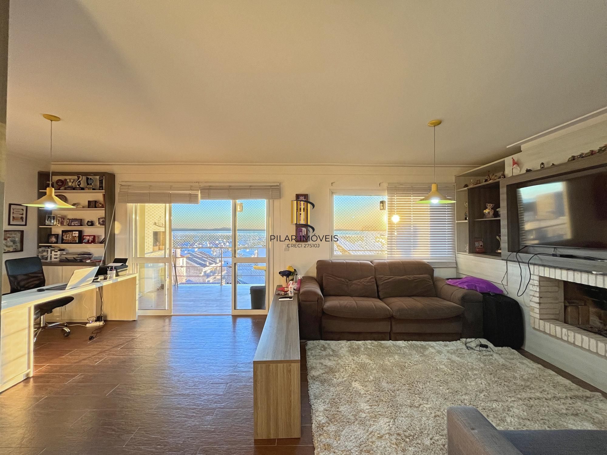 Casa para Venda - 270m², 3 dormitórios, sendo 1 suites, 2 vagas - Guarujá