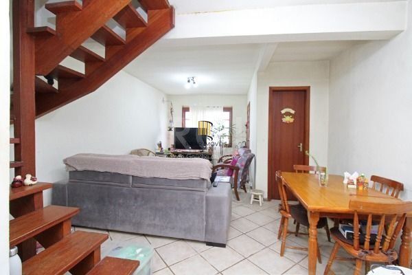 Casa em Porto Alegre, no bairro Hípica, com 2 dormitório(s), e 2 banheiros, à venda.