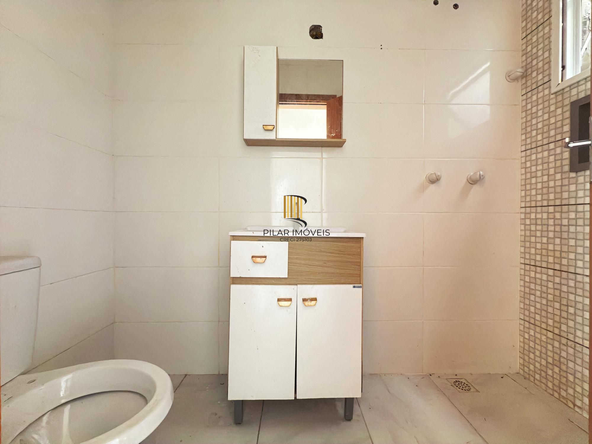 Casa Condominio em Porto Alegre, no bairro Ponta Grossa, com 2 dormitório(s), e 2 banheiros, à venda.