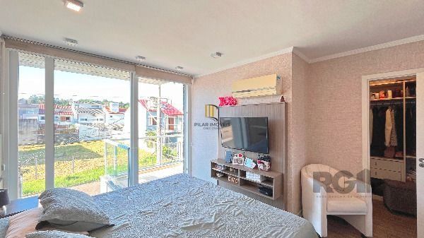 Casa em Porto Alegre, no bairro Hípica, com 3 dormitório(s), e 3 banheiros, à venda.