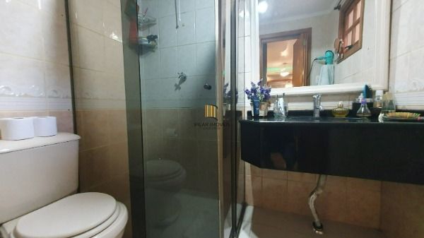 Casa em Porto Alegre, no bairro Espírito Santo, com 4 dormitório(s), e 4 banheiros, à venda.