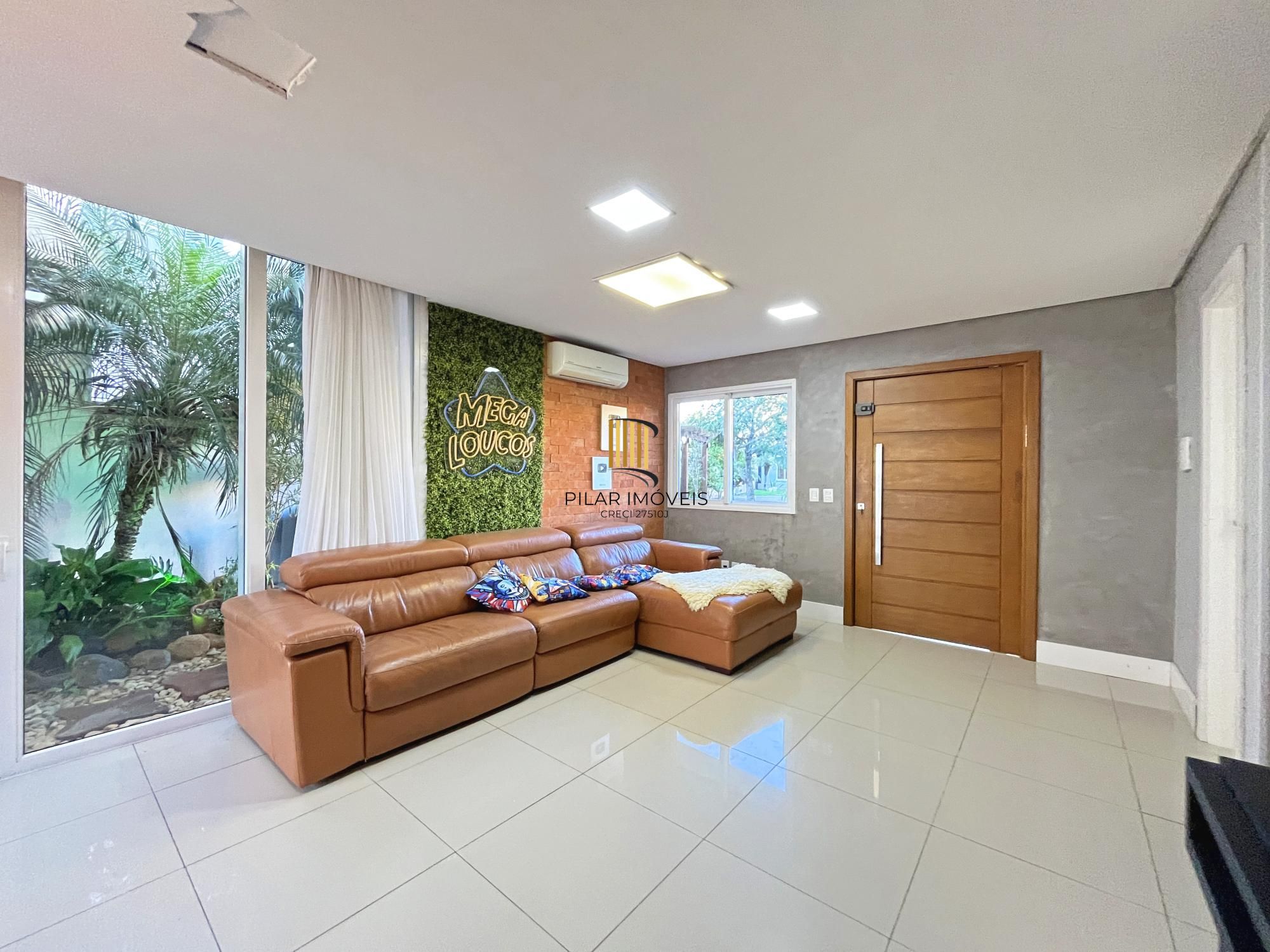 Casa 4 dormitórios no bairro Hípica
