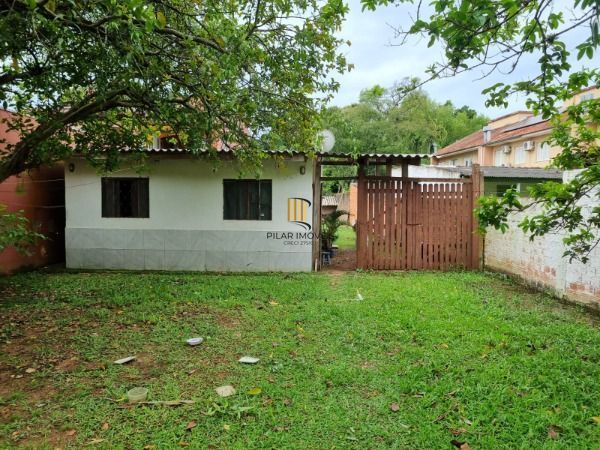 Casa em Porto Alegre, no bairro Guarujá, à venda.