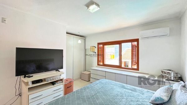 Casa em Porto Alegre, no bairro Tristeza, com 3 dormitório(s), e 3 banheiros, à venda.