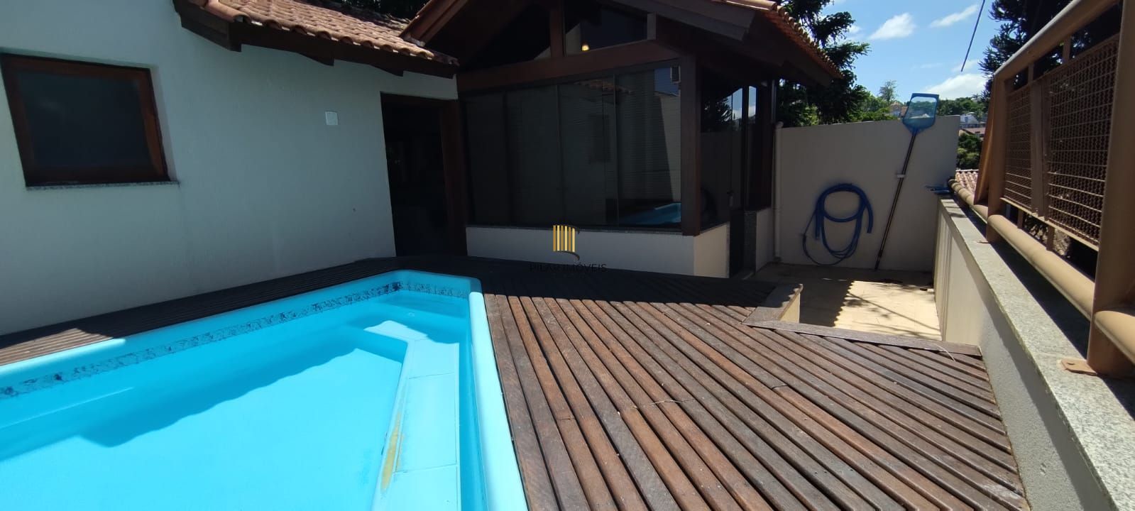 Linda Residência com 3 dormitórios sendo 1 suíte no Jardim Isabel.