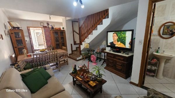 Casa 2 dormitórios no bairro Hípica