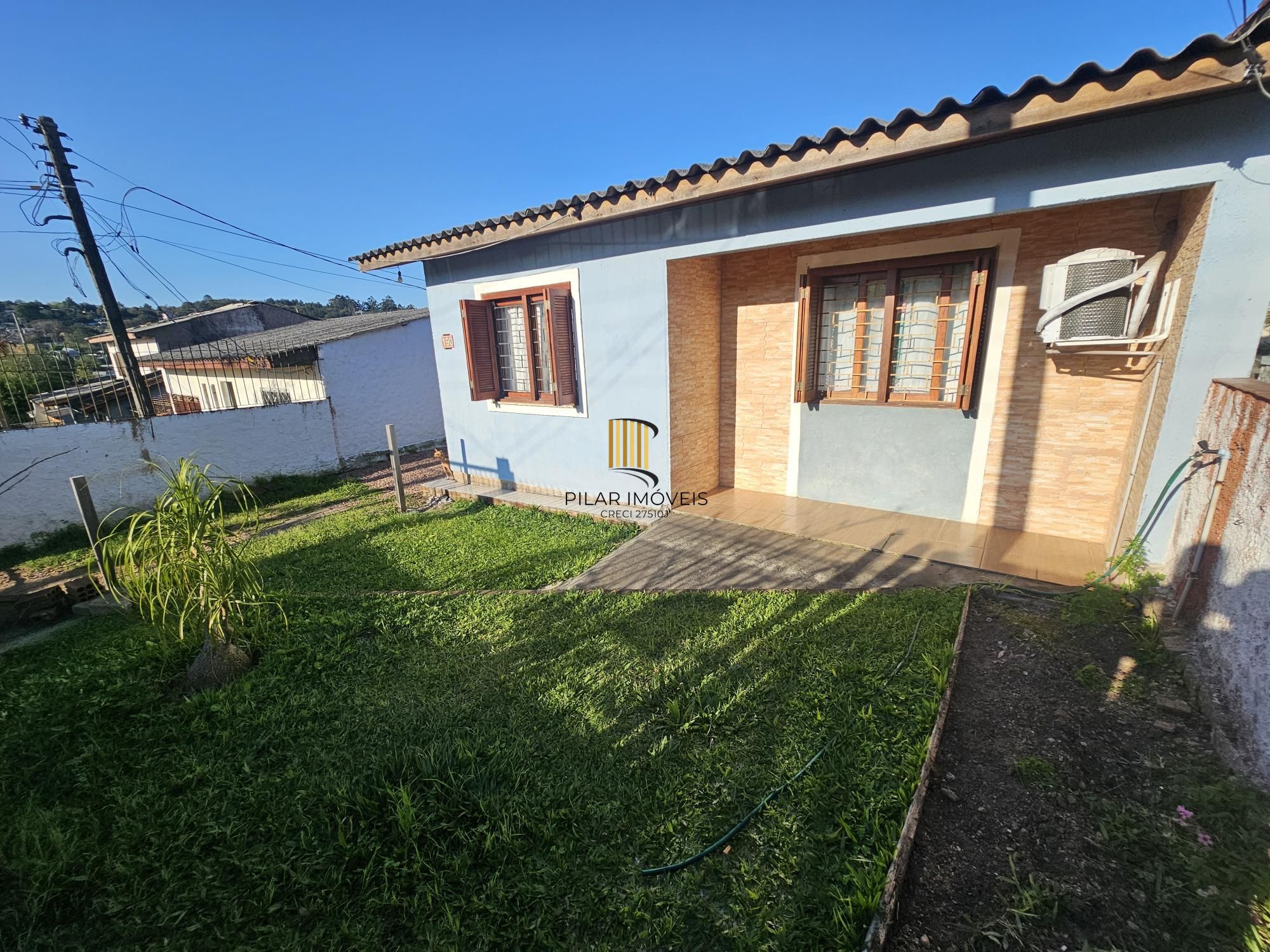 Casa para Venda - 79.22m² 2 dormitórios, + casa de 1 dormitório nos fundos, piscina e quiosque com churrasqueira - Espirito Santo