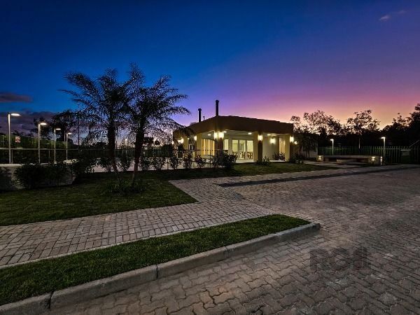 Casa Condominio em Porto Alegre, no bairro Hípica, com 3 dormitório(s), e 3 banheiros, à venda.