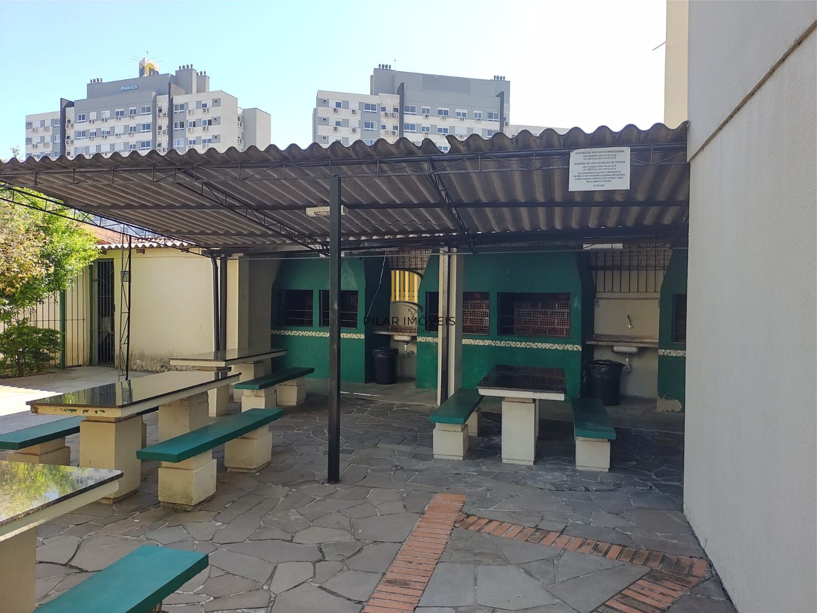 Excelente apartamento de dois dormitórios  na Av. Teresopolis com 68m2