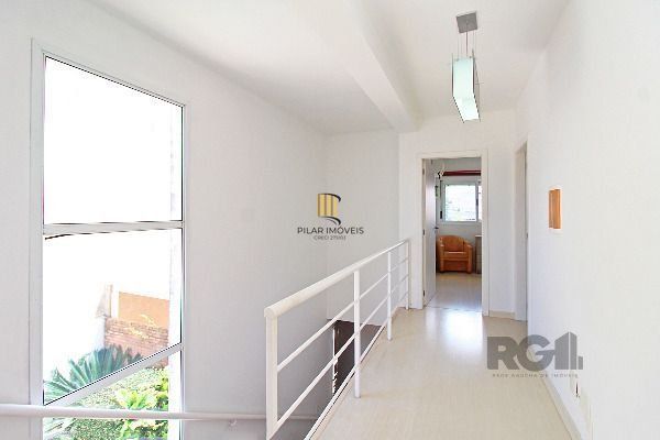 Casa em Porto Alegre, no bairro Hípica, com 3 dormitório(s), e 3 banheiros, à venda.