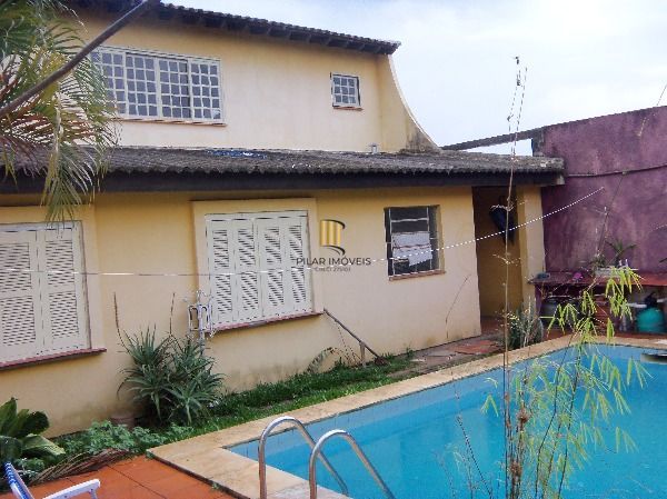 Casa para Venda - 275m², 4 dormitórios, 2 vagas - Guarujá