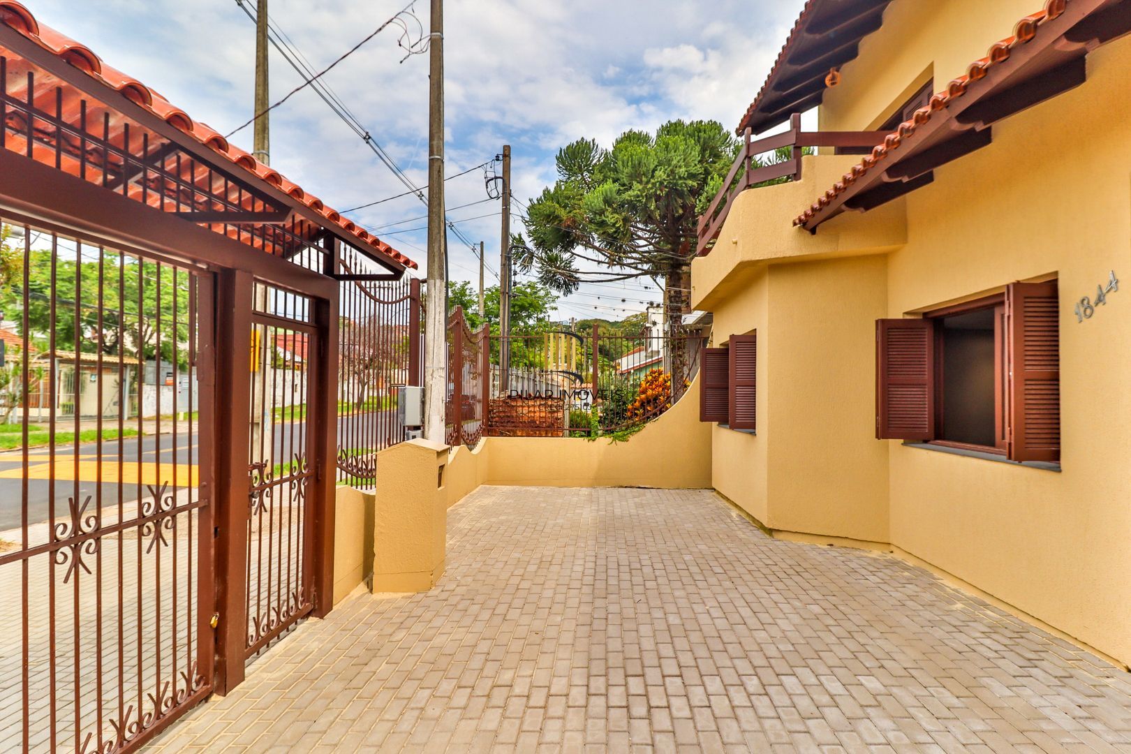 Excelente residência com 4 dormitórios