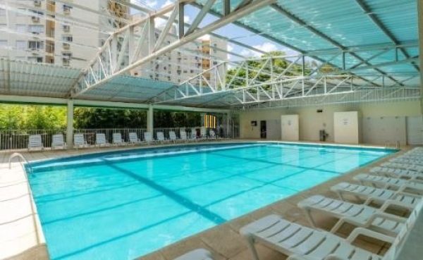Apartamento em Porto Alegre, no bairro Santo Antônio, com 3 dormitório(s), e 3 banheiros, à venda.