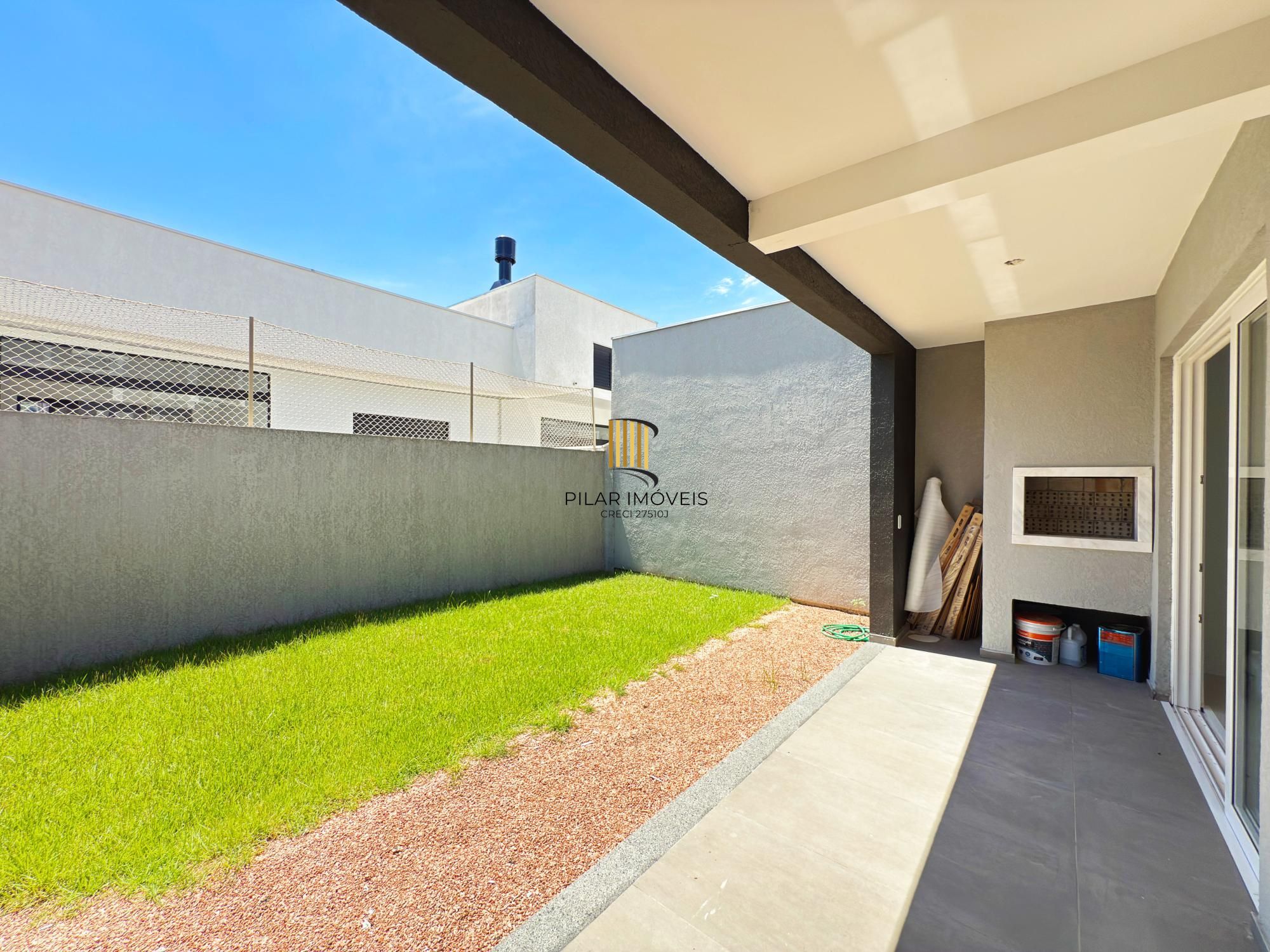 Casa 4 dormitórios( 1 dorm térreo) no Condomínio Villa Amalfi, na zona sul de Porto Alegre.