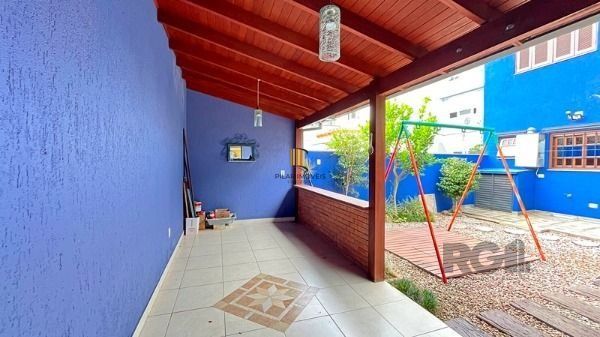 Casa em Porto Alegre, no bairro Hípica, com 3 dormitório(s), e 3 banheiros, à venda.