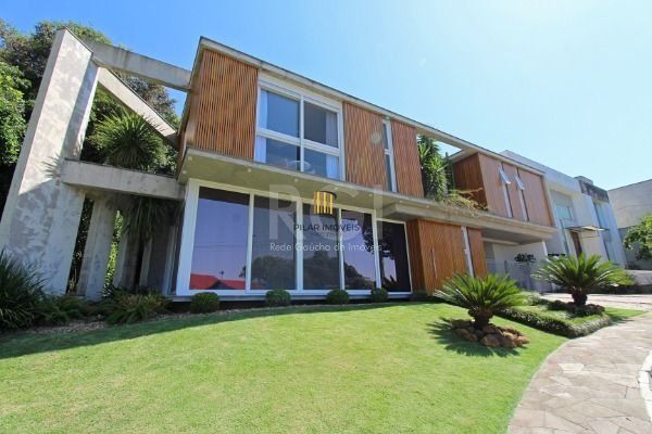 Casa Condominio em Porto Alegre, no bairro Hípica, com 3 dormitório(s), e 3 banheiros, à venda.