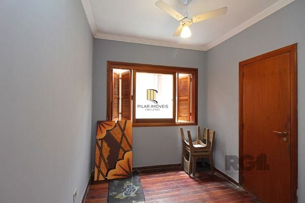 Casa em Porto Alegre, no bairro Ipanema, com 3 dormitório(s), e 3 banheiros, à venda.