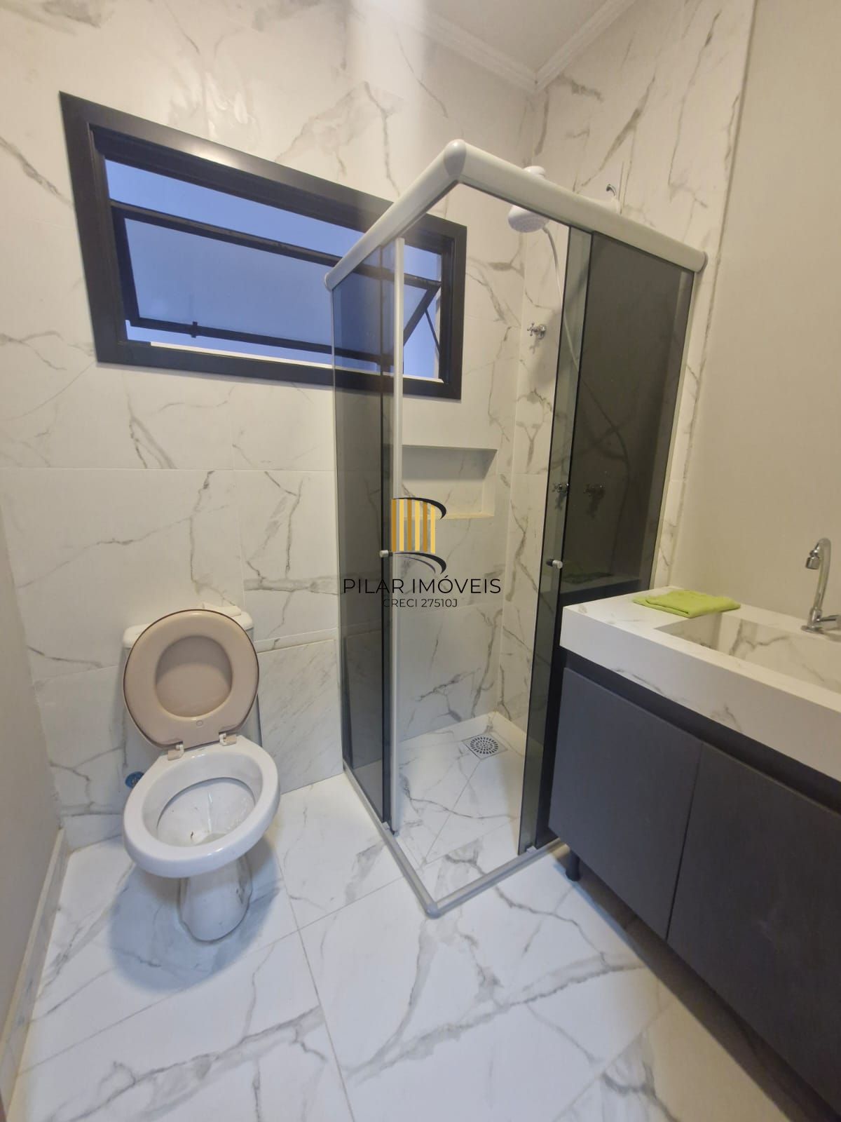 Casa 3 dormitórios no bairro Hípica