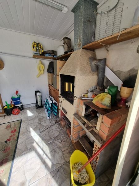 Casa em Porto Alegre, no bairro Hípica, com 2 dormitório(s), e 2 banheiros, à venda.