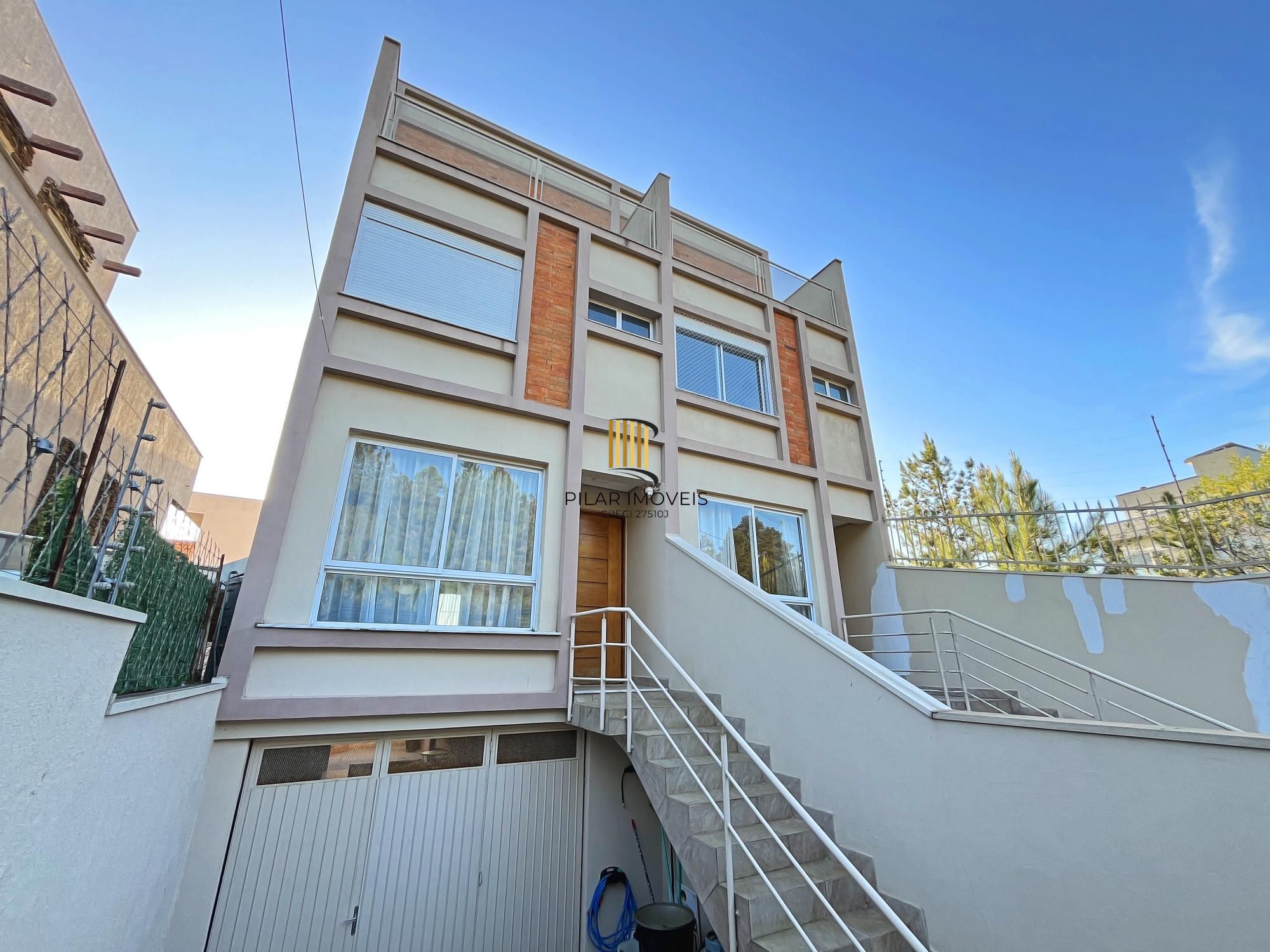 Casa 3 dormitórios no bairro Guarujá