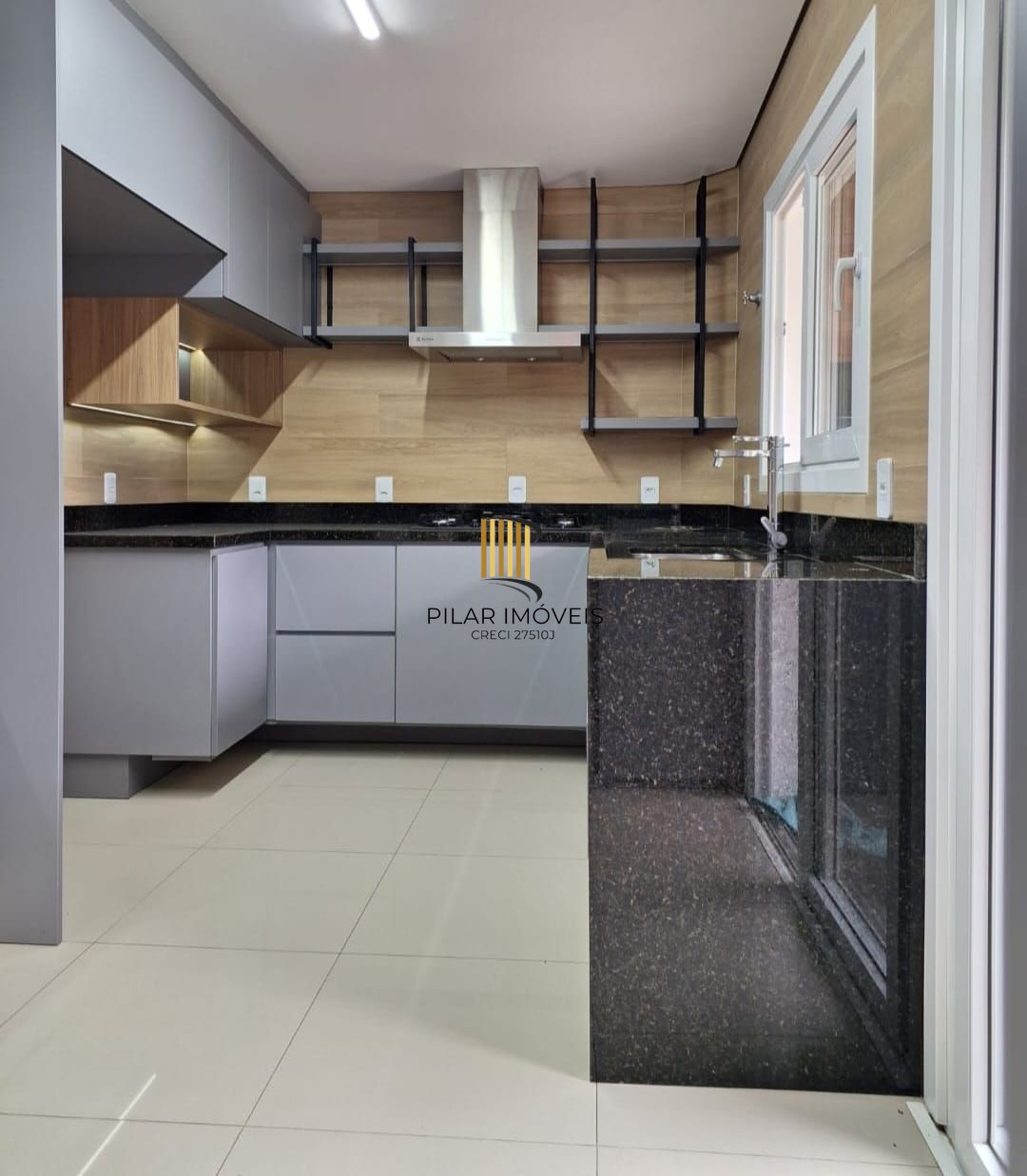 Casa 3 dormitórios no bairro Hípica