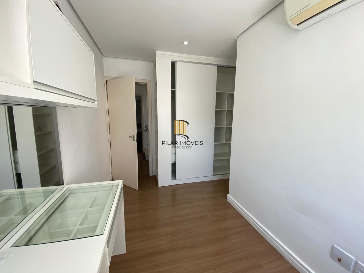 Casa em condomínio semimobiliada, no Lagos de Nova Ipanema