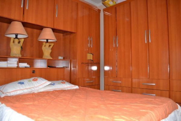 Apartamento em Porto Alegre, no bairro Cidade Baixa, com 2 dormitório(s), e 2 banheiros, à venda.
