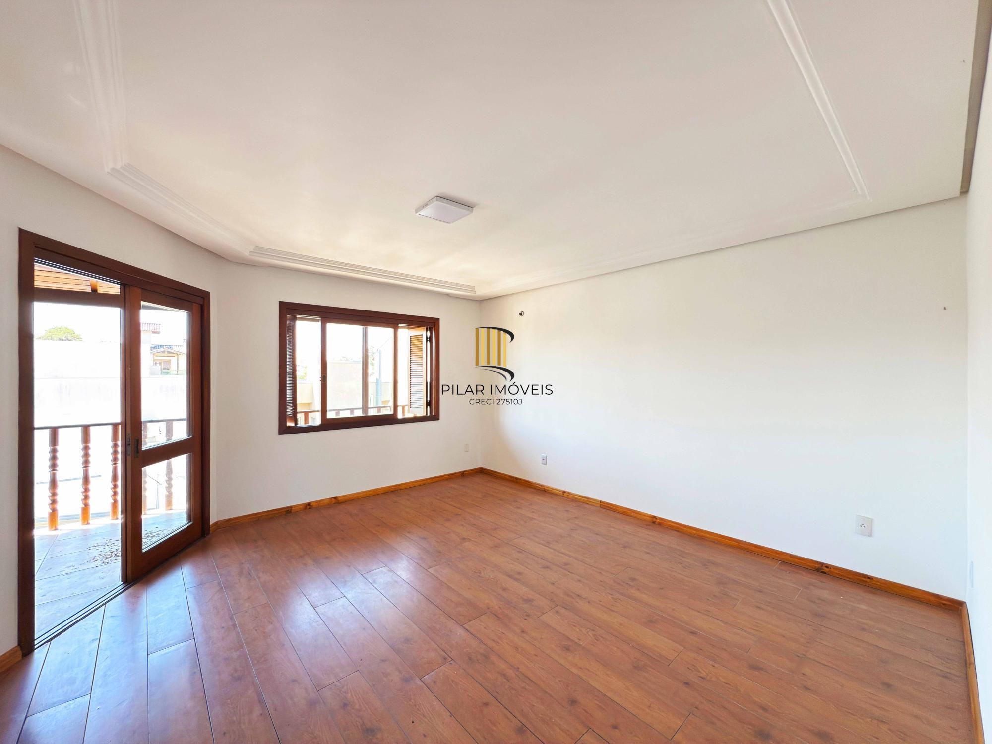 Casa 2 dormitórios no bairro Hípica