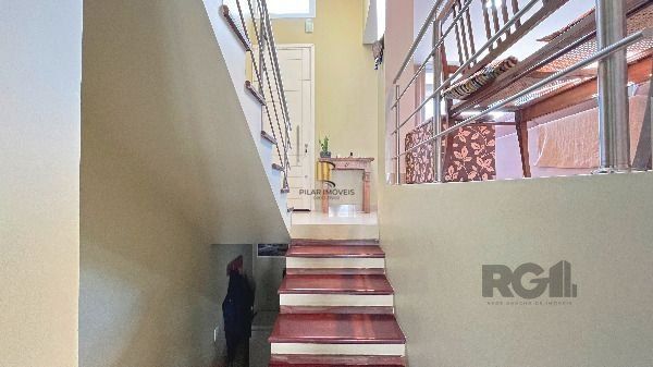 Casa em Porto Alegre, no bairro Hípica, com 3 dormitório(s), e 3 banheiros, à venda.