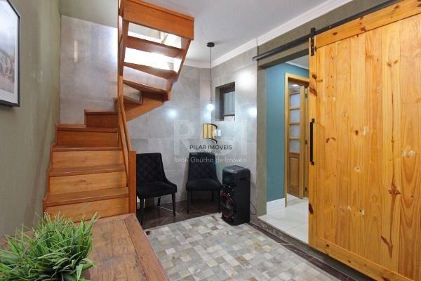 Casa Condominio em Porto Alegre, no bairro Ipanema, com 3 dormitório(s), e 3 banheiros, à venda.