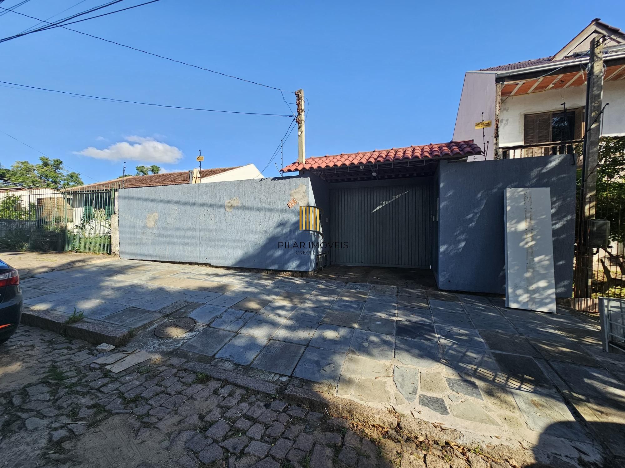Casa com piscina terreno 10x30 zona sul de Porto Alegre